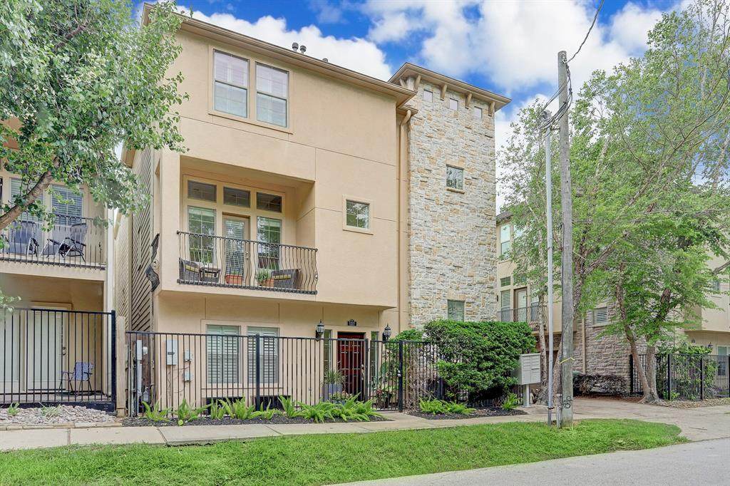 232 Knox Street - Photo 1