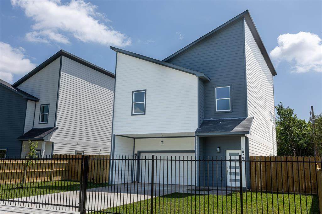 10209 Ashville - Photo 1