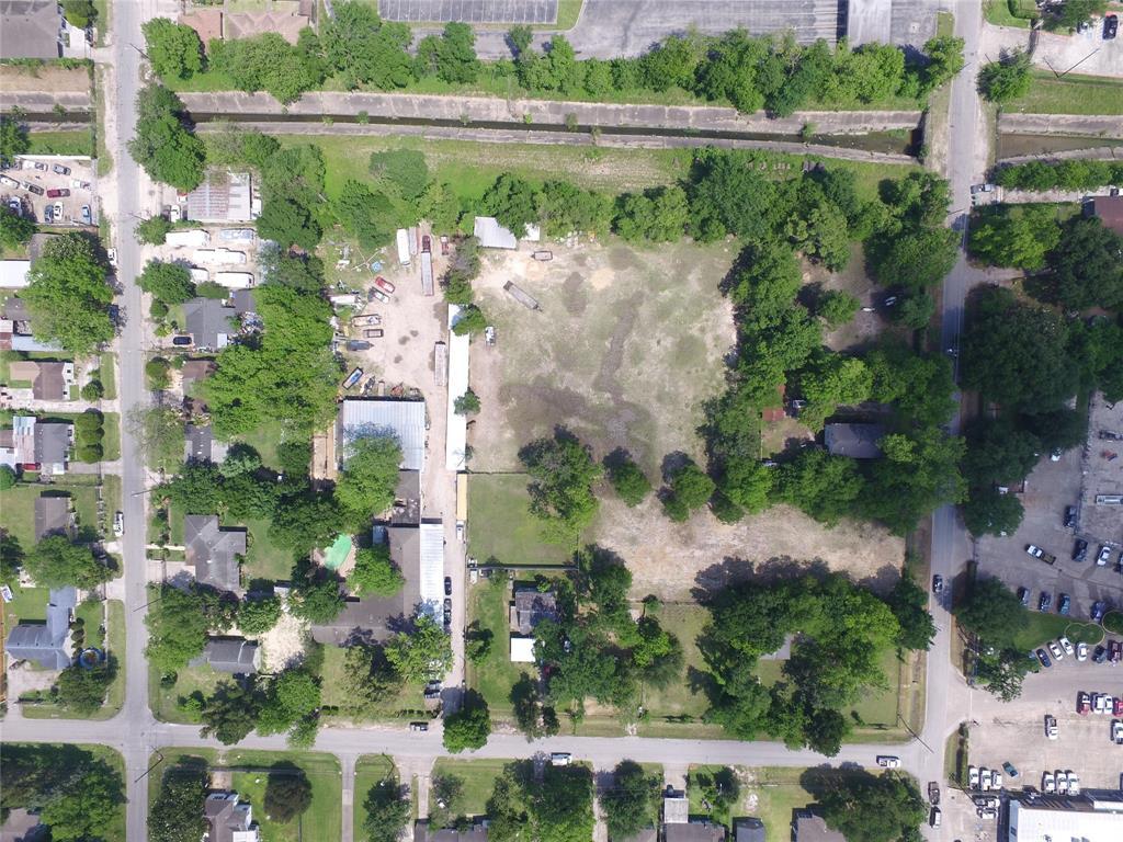 805 Burress Street - Photo 1