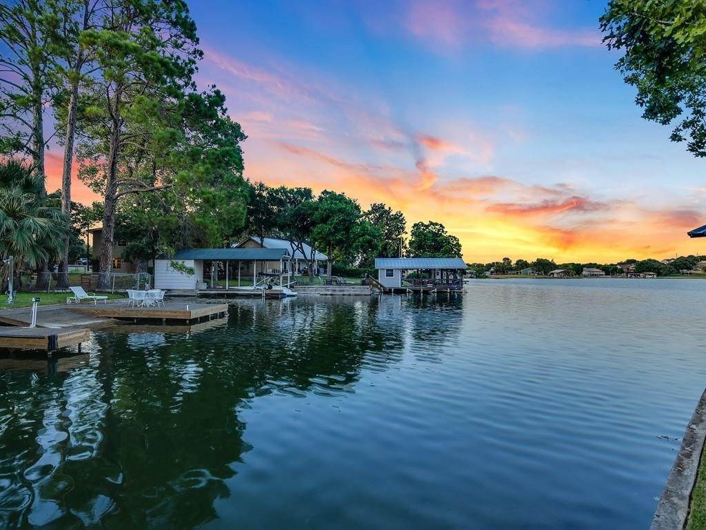 611 Cove Circle - Photo 1
