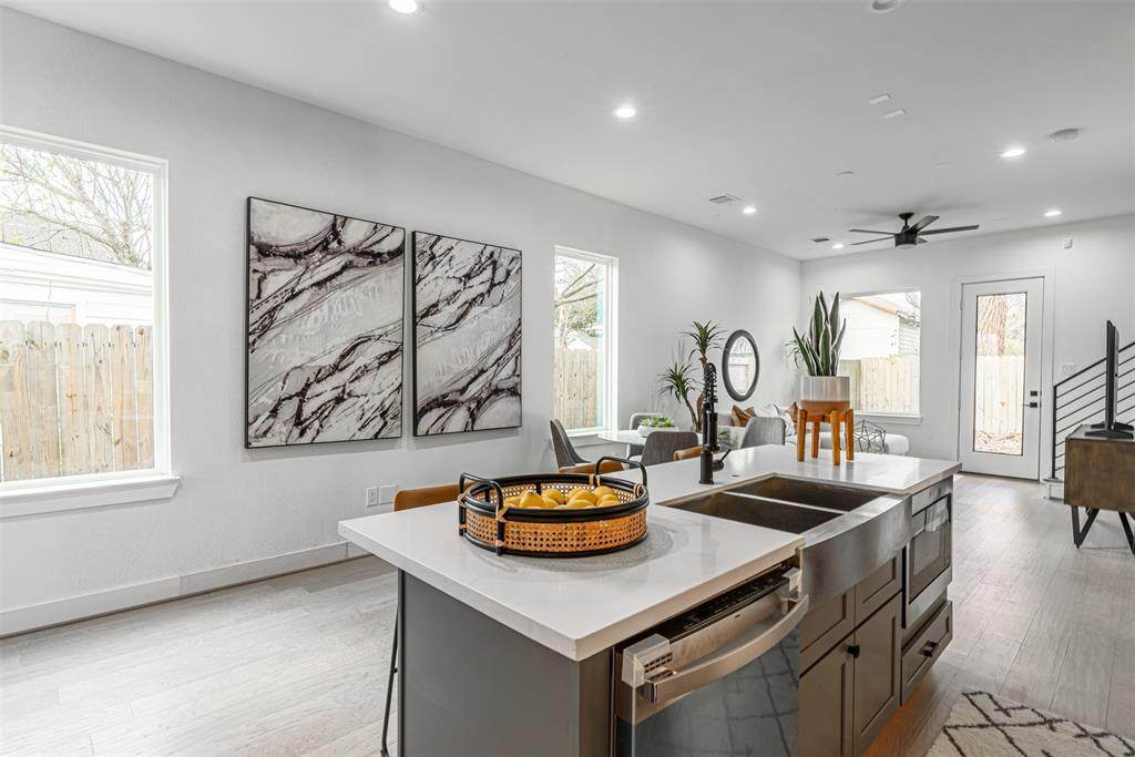 223 Oriole Street - Photo 1