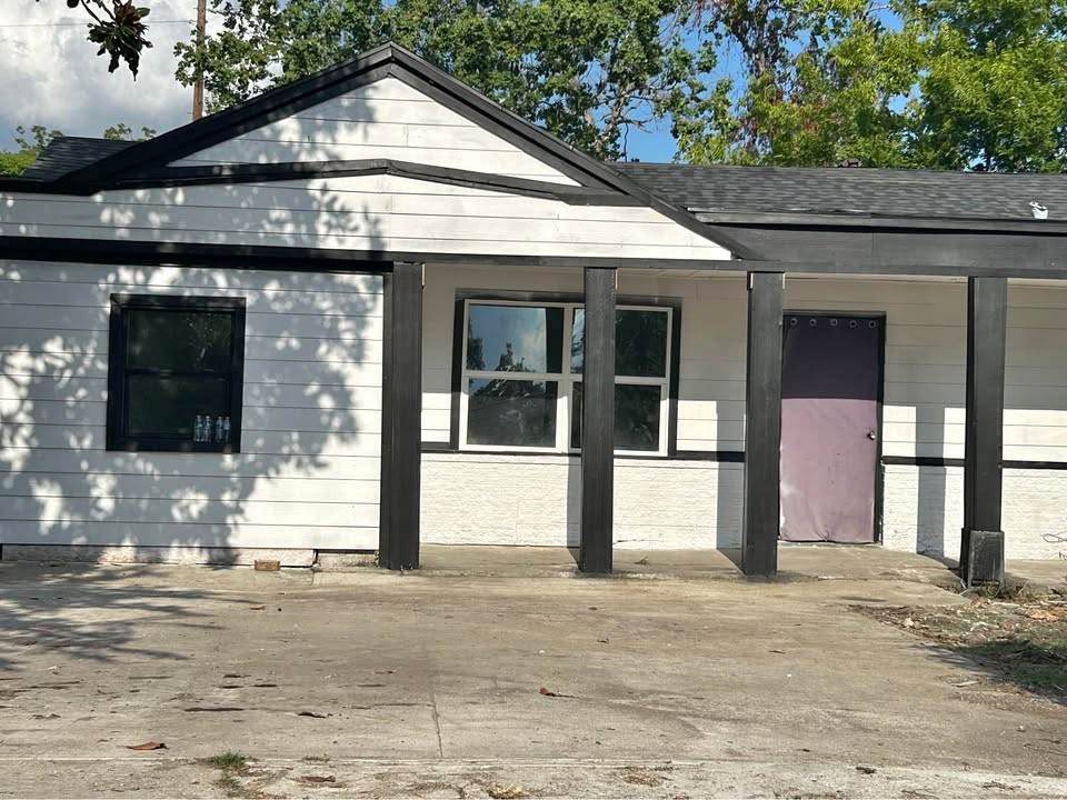 10013 Cathedral Dr - Photo 1