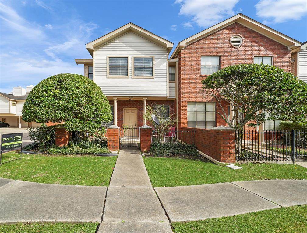 1103 Dulles Avenue - Photo 1