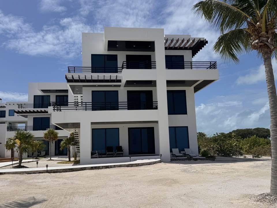  Bluzen On Caye Caulker - Photo 1
