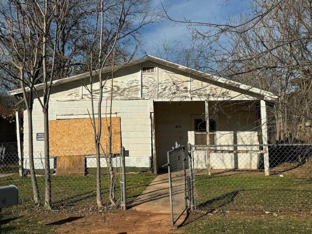 1204 8th Street - Photo 1