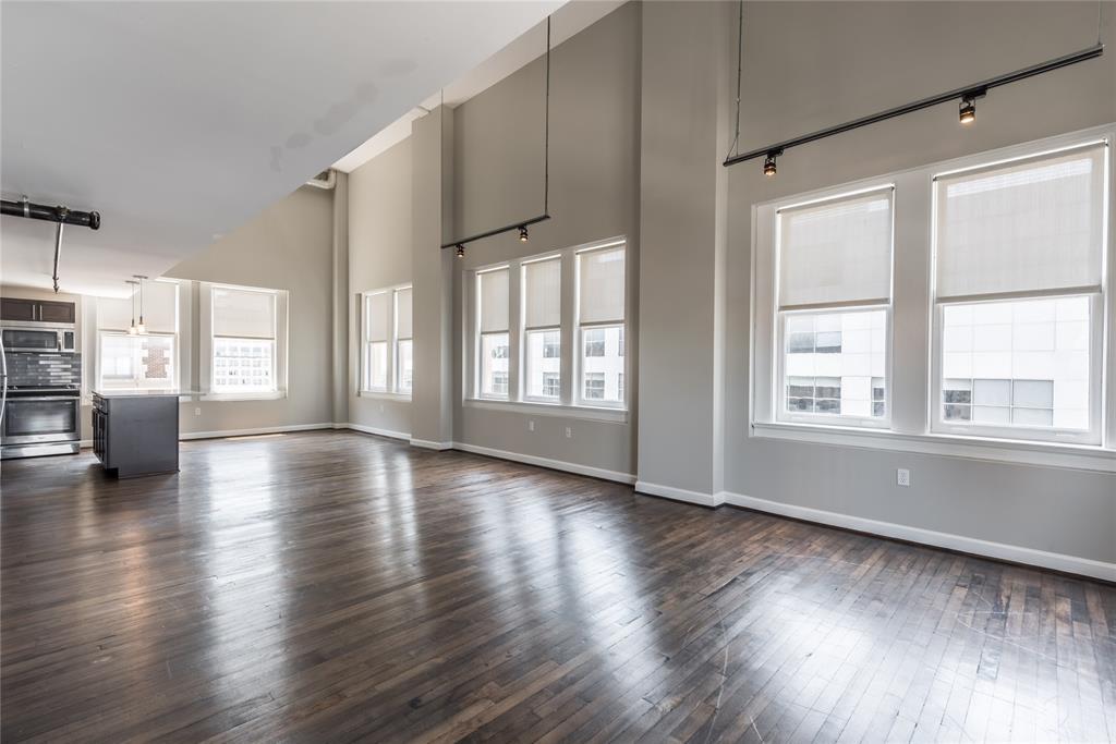 909 Texas Avenue - Photo 1
