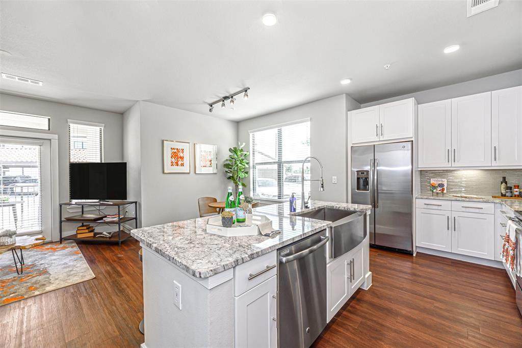 4711 Lj Parkway - Photo 1