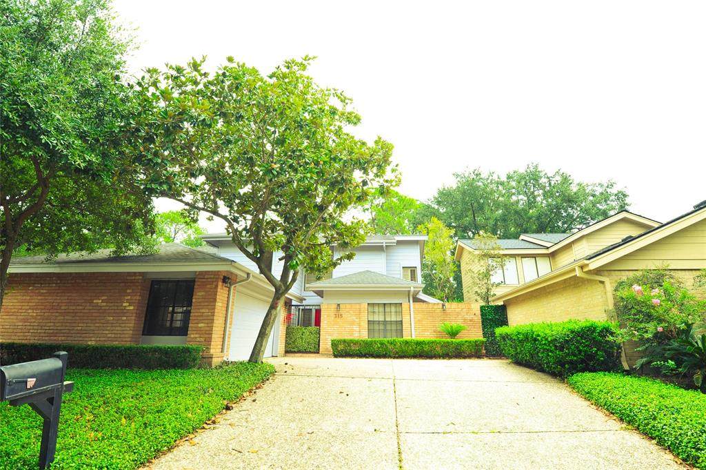 315 Commodore Way - Photo 1