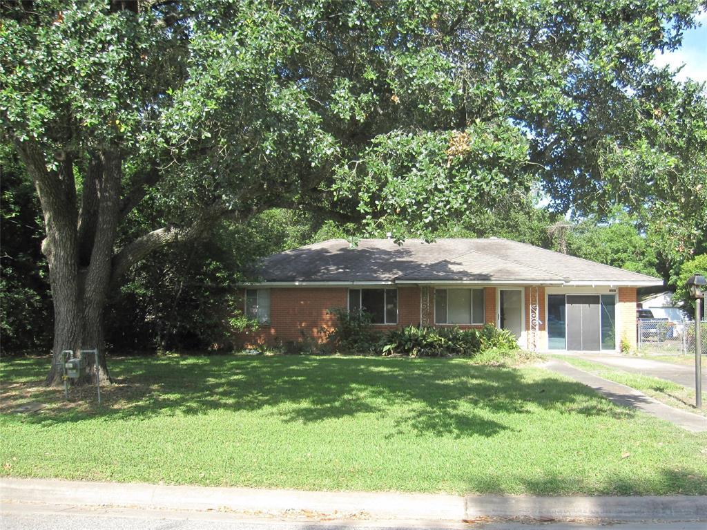 1922 East Avenue - Photo 1