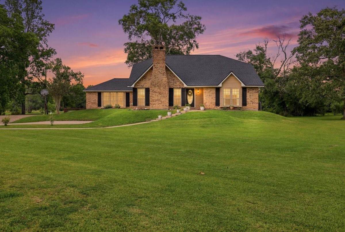 330 Pineshadows Drive - Photo 1