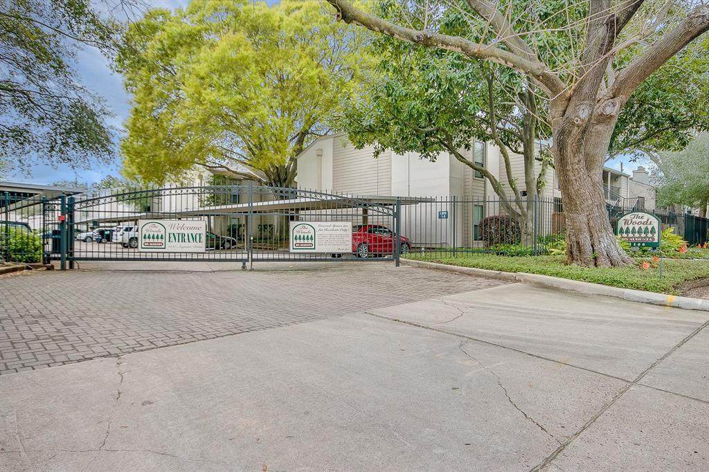 1100 Augusta - Photo 1