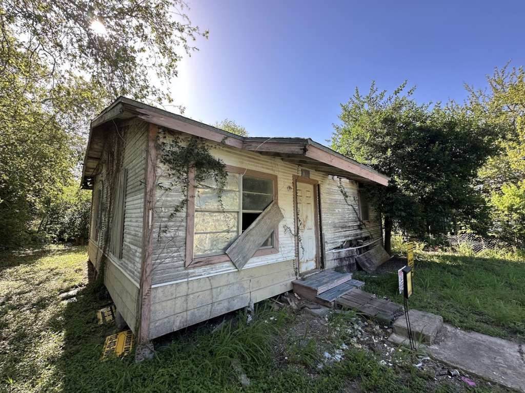 1116 Esperanza Street - Photo 1