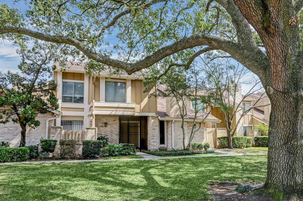 2305 Crescent Park Drive - Photo 1