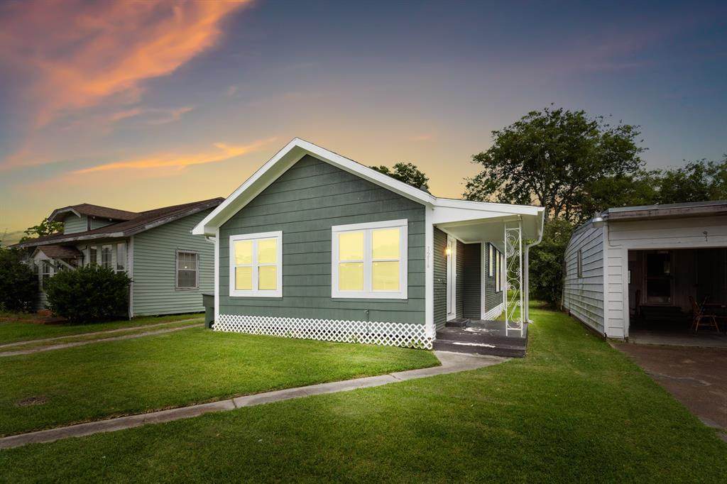 1214 6th W Street - Photo 1