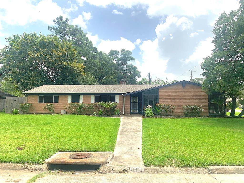 3013 Crest Drive - Photo 1