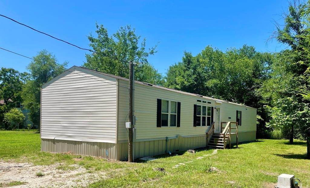 1046 Berry Road - Photo 1