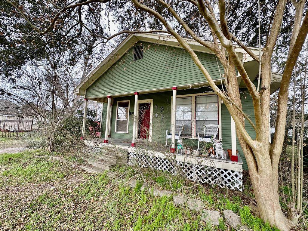 201 Cleveland Street - Photo 1