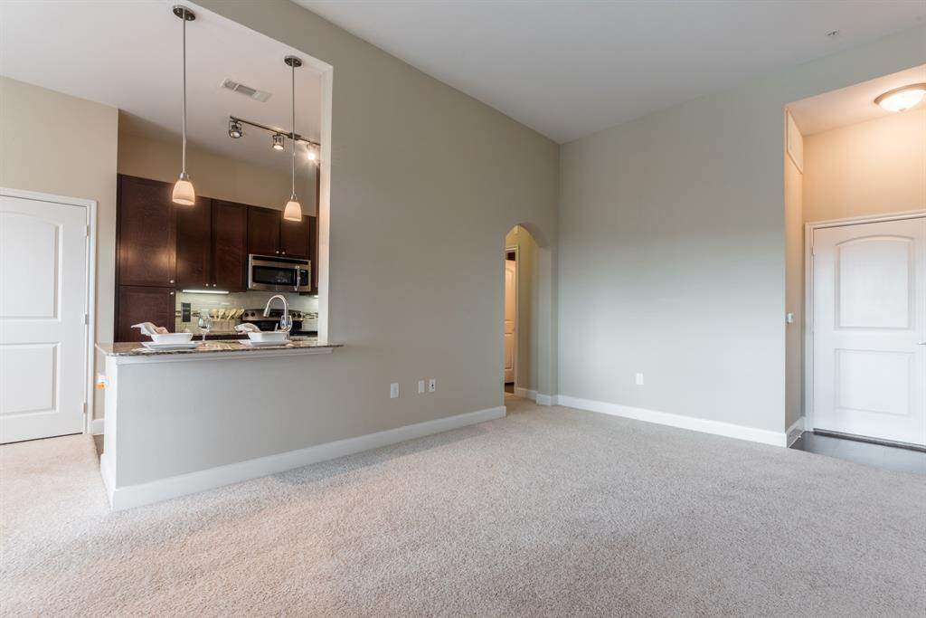 18545 University Boulevard - Photo 1