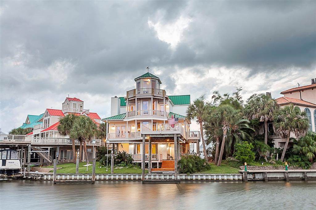 443 Island Way - Photo 1