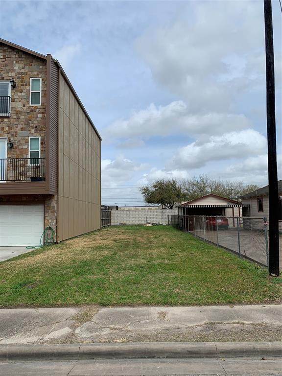 111 33rd Street - Photo 1