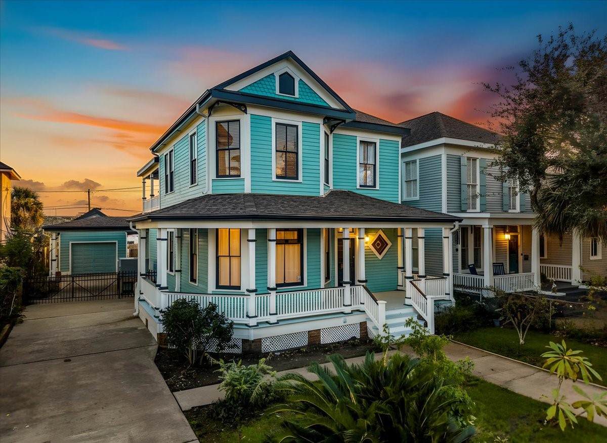 2207 Bernardo De Galvez - Photo 1