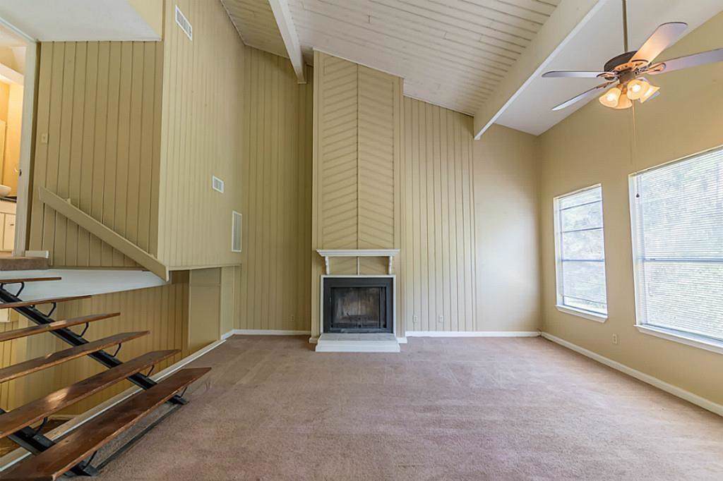 17 Lakeway St - Photo 1