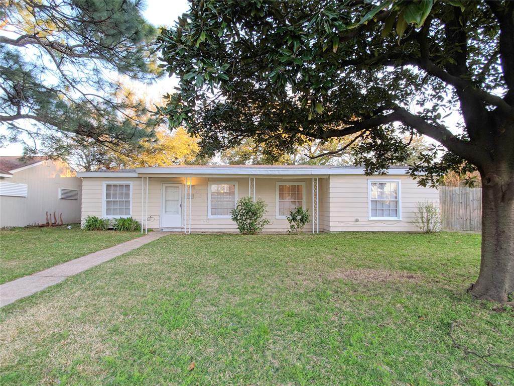 1402 4th Avenue - Photo 1