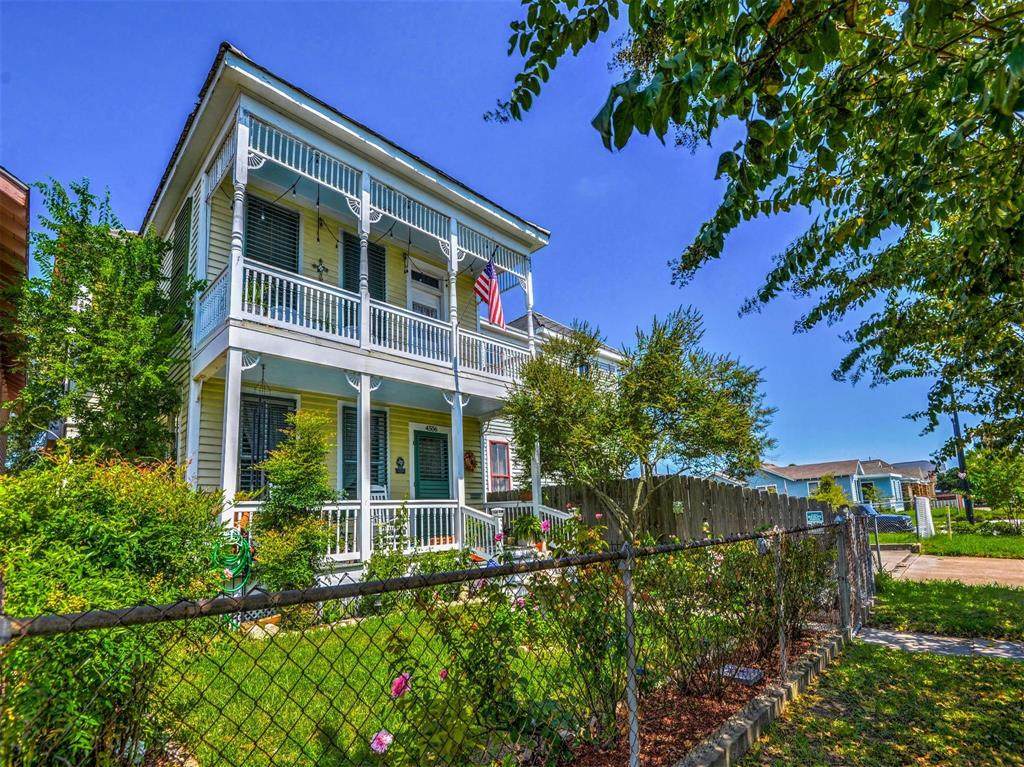 4506 Avenue K - Photo 1