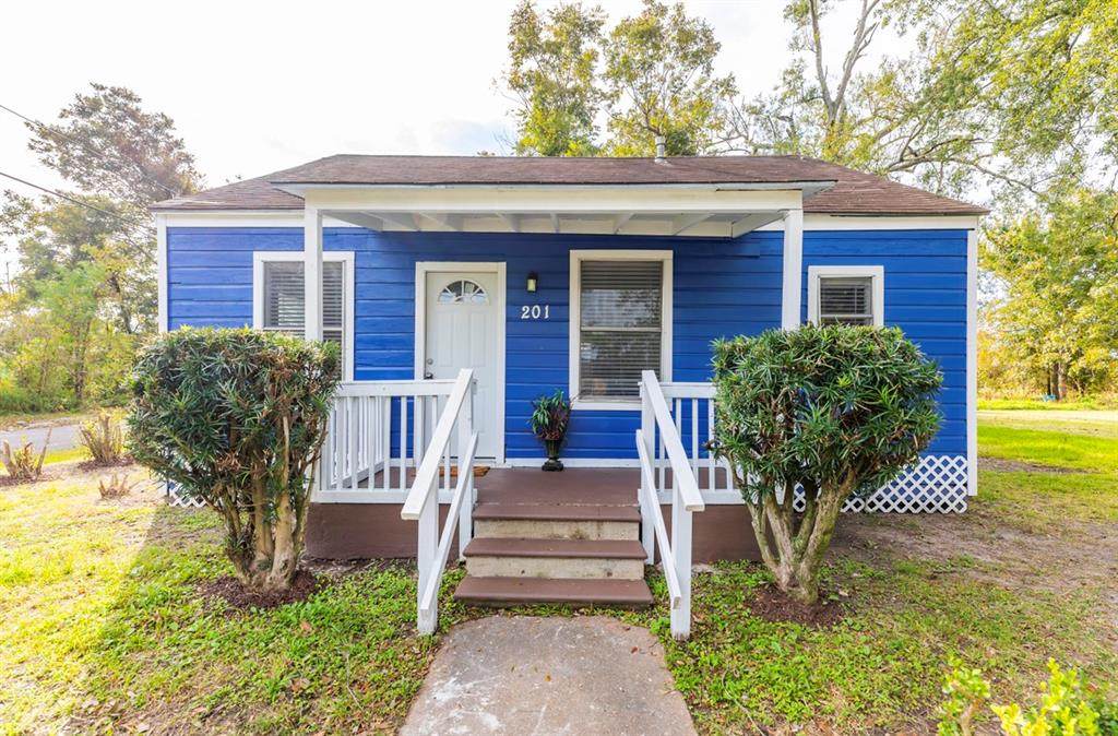 201 John Avenue - Photo 1