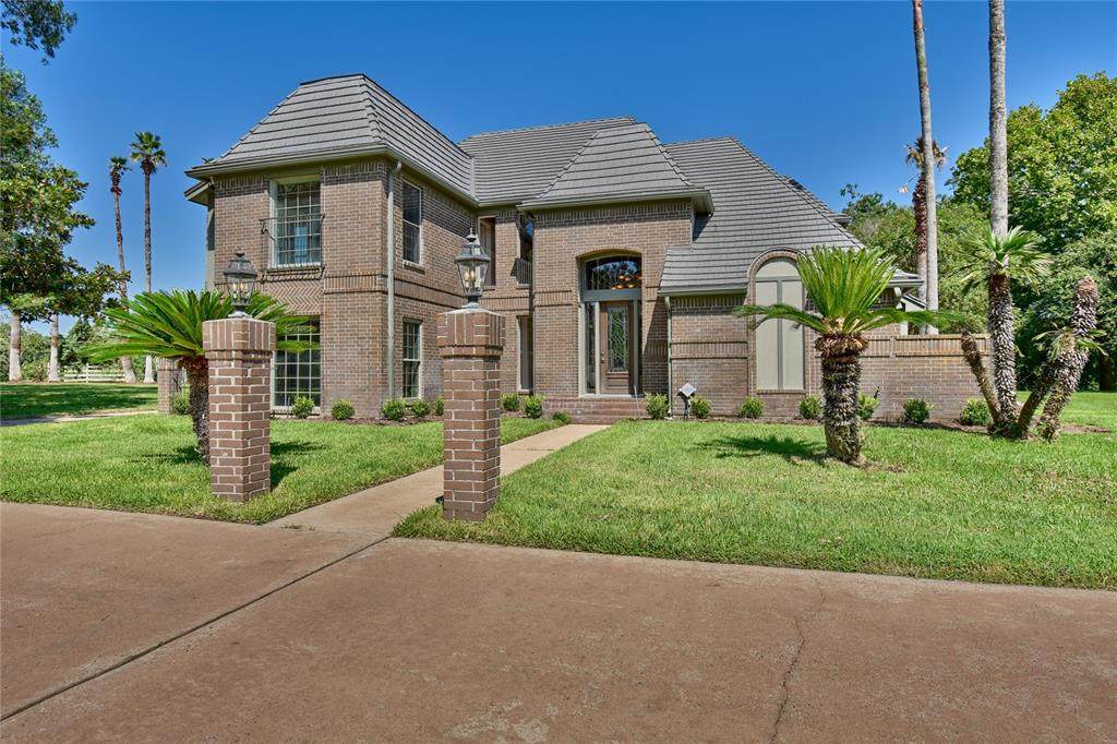 2219 Riverview Drive - Photo 1