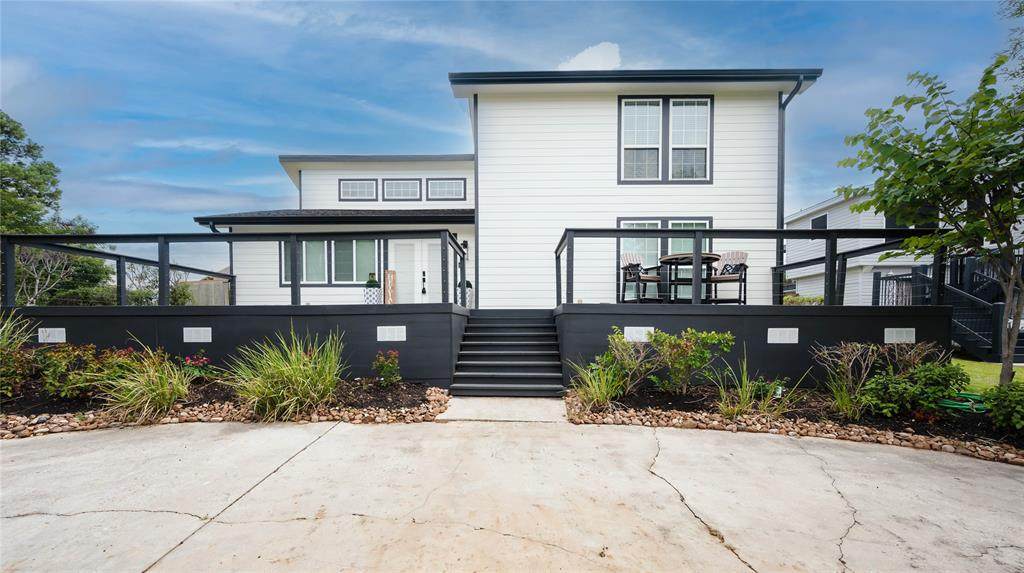 807 Lake View Drive - Photo 1