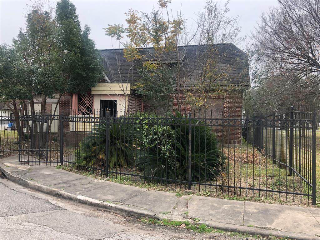 3512 Mosley Court - Photo 1