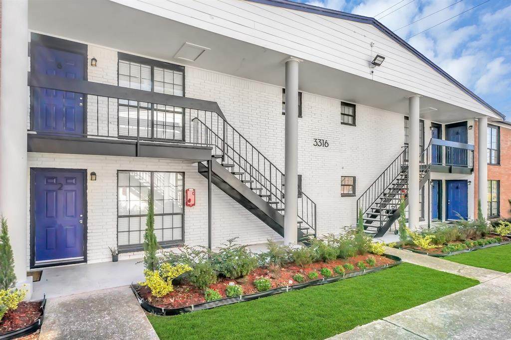 3314 Macgregor Way - Photo 1