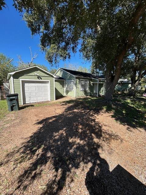 1304 Yupon Street - Photo 1