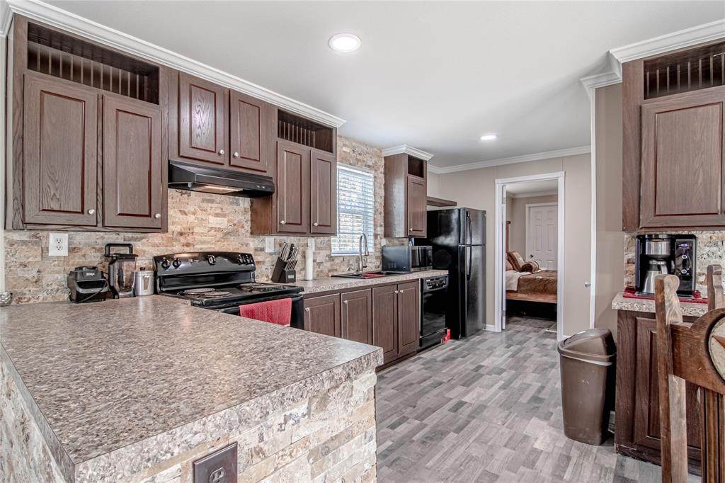 624 Oakwood Drive - Photo 1
