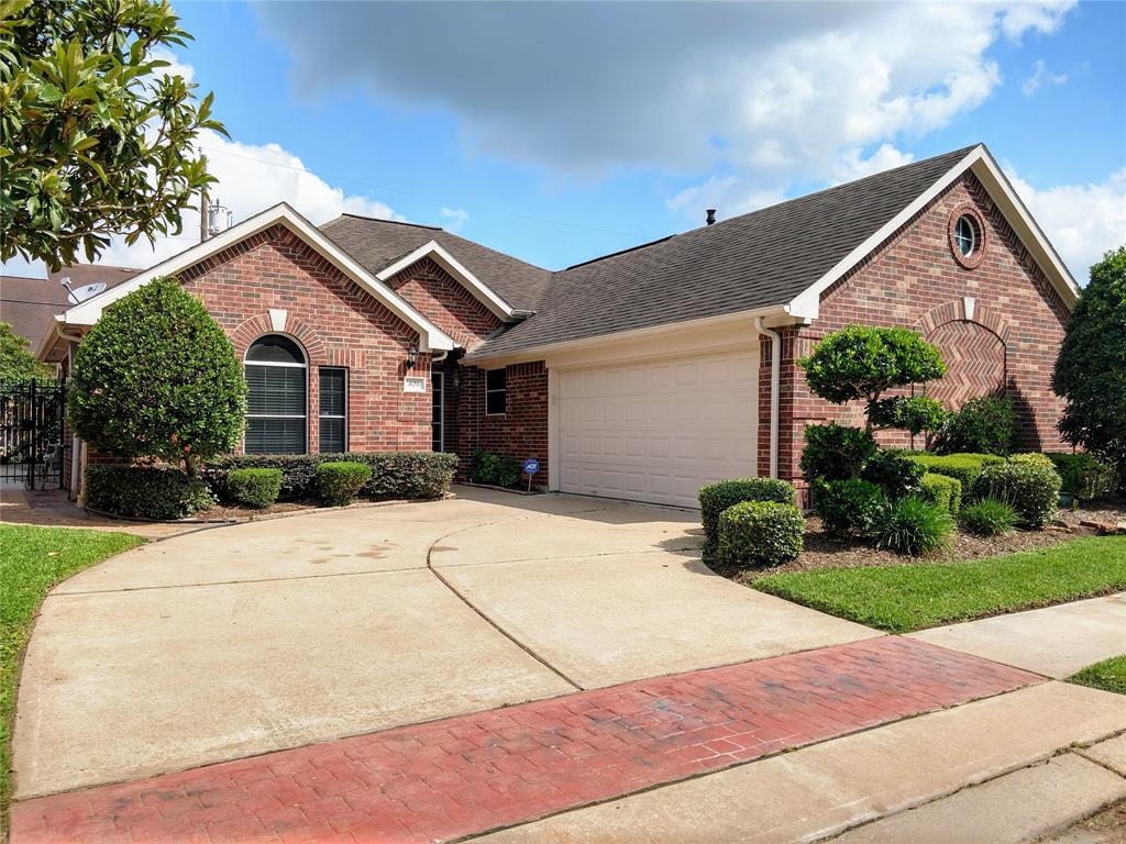 406 Pine Creek Drive - Photo 1