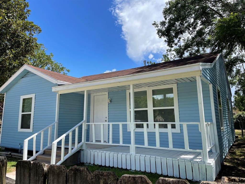 421 Adoue Street - Photo 1