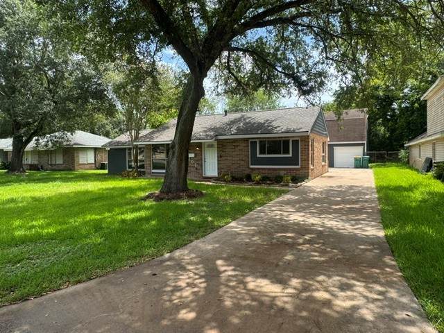 1607 W Houston Dr - Photo 1