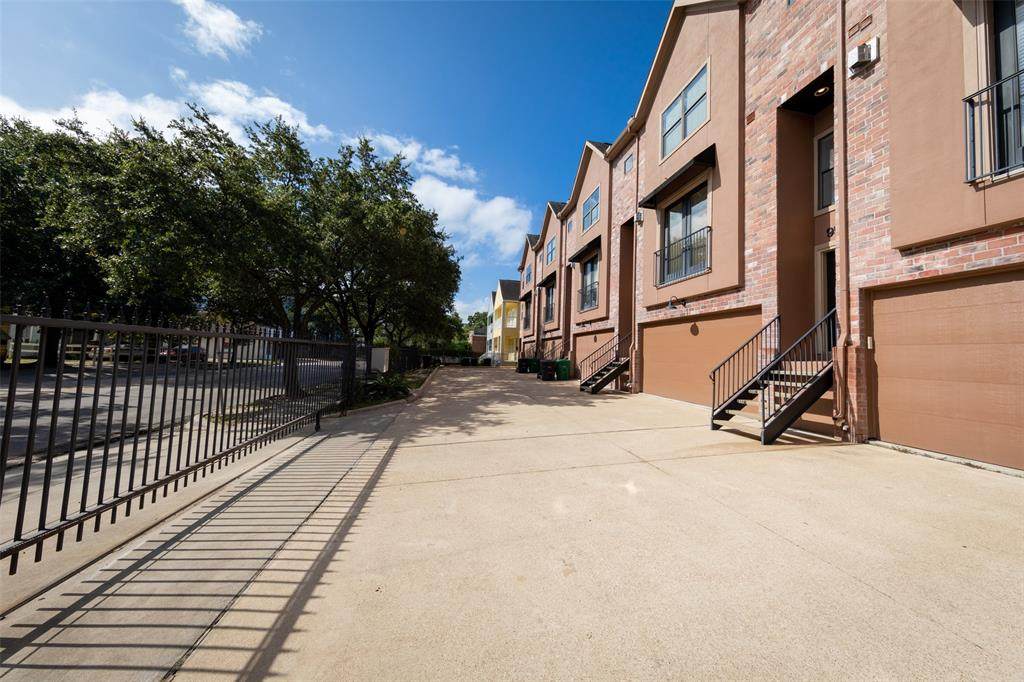 953 Yale Street - Photo 1