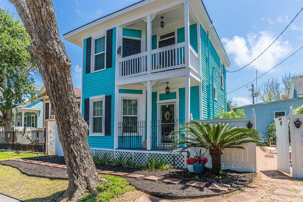 2025 Avenue O - Photo 1