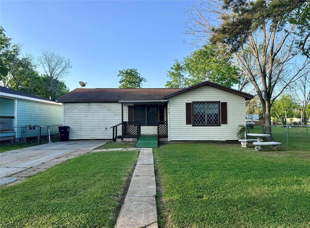 813 Humphrey - Photo 1