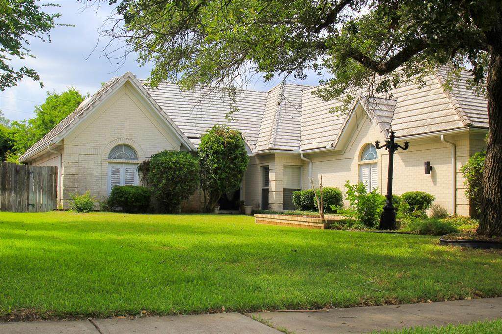 220 Woodchase Drive - Photo 1