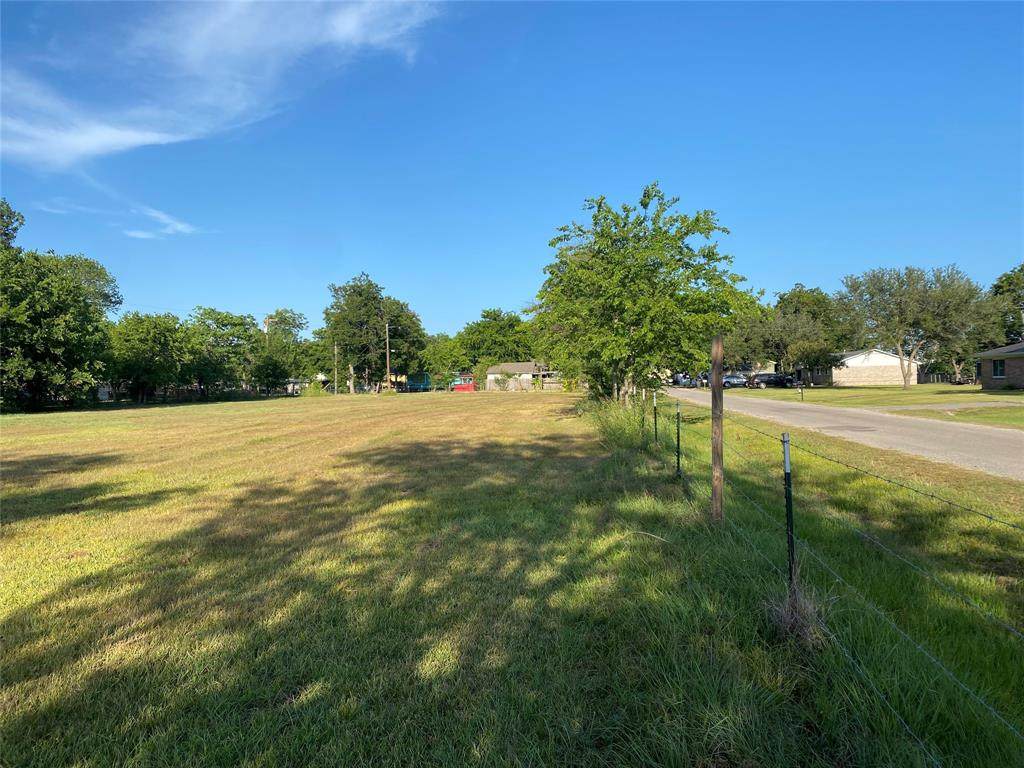 606 Reed Avenue - Photo 1
