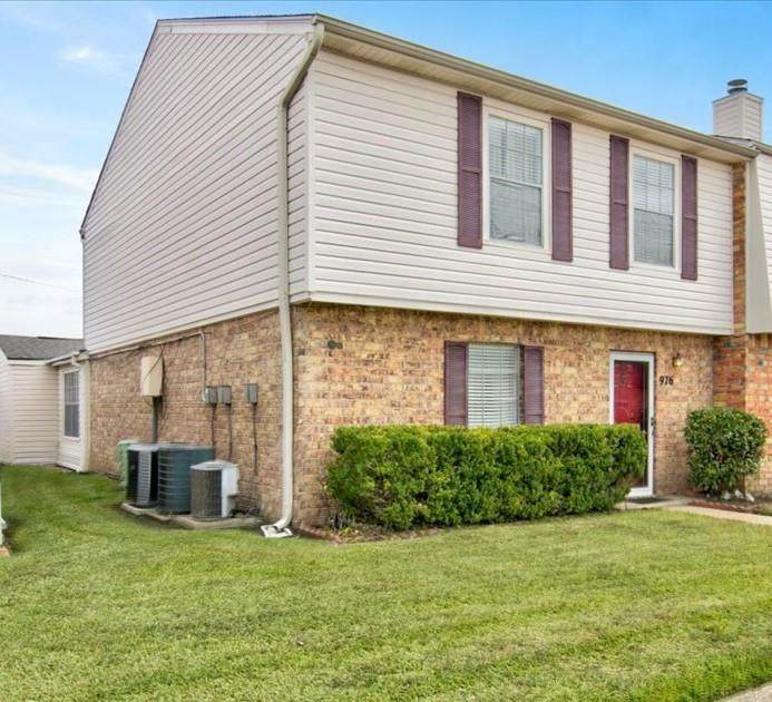976 Sunmeadow Drive - Photo 1
