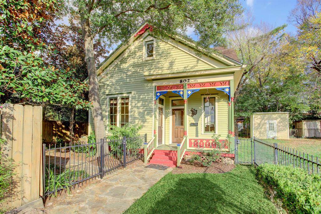 802 Sabine Street - Photo 1