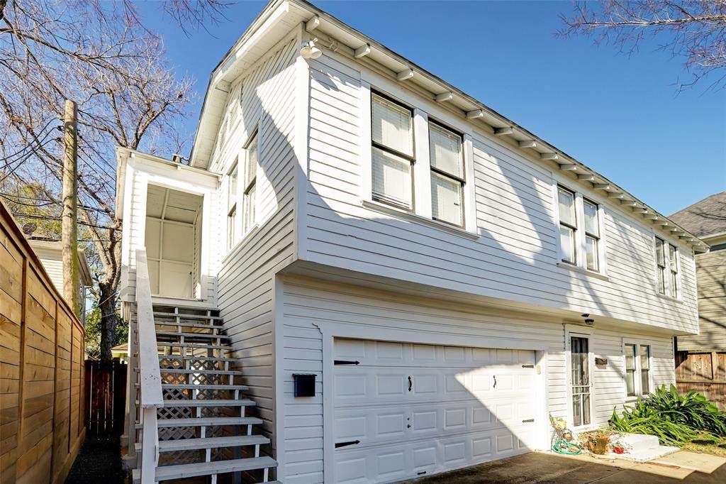 915 Columbia Street - Photo 1