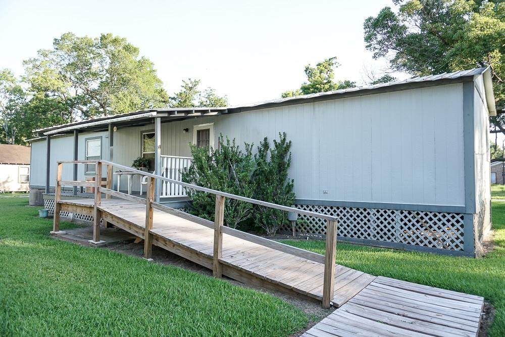 406 Walnut Street - Photo 1