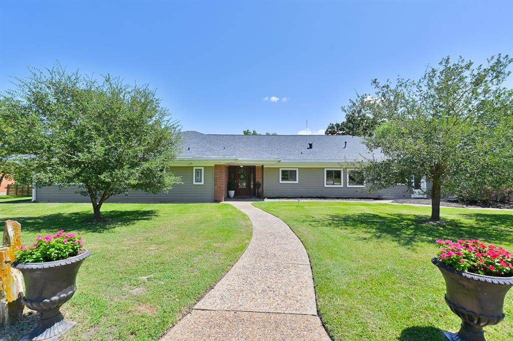 407 Crescent Drive - Photo 1