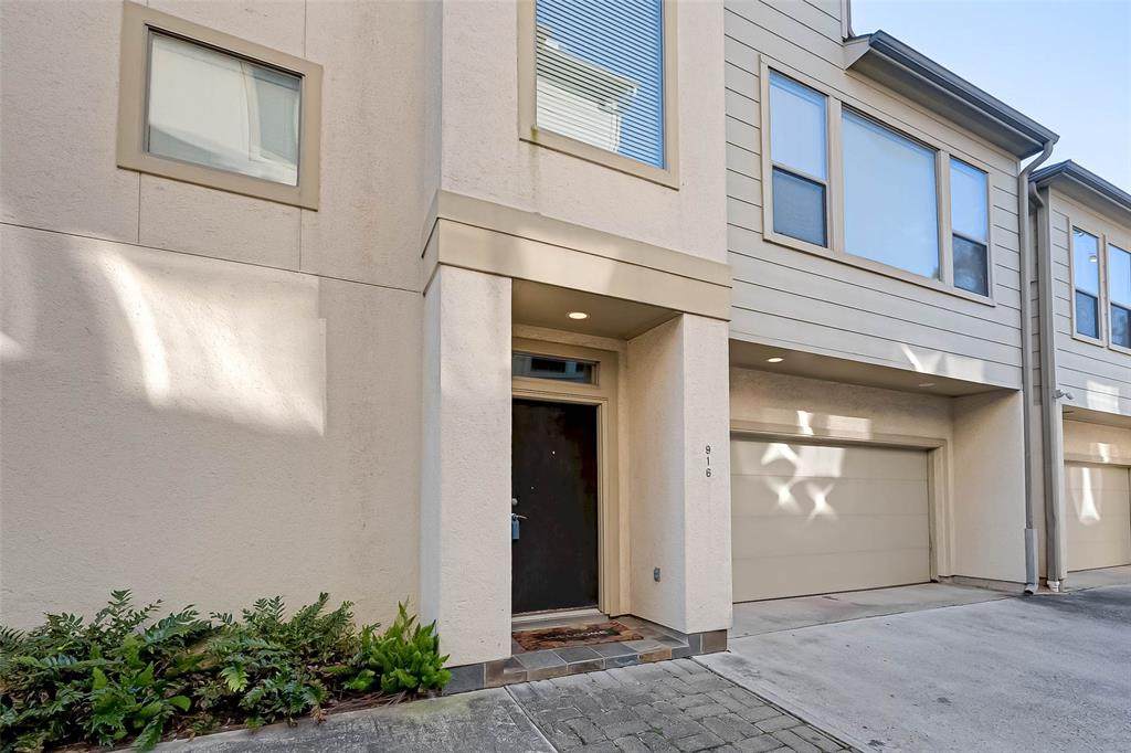 916 Lester Street - Photo 1