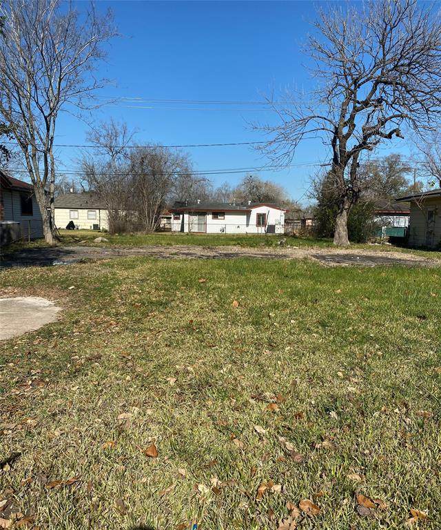 2505 7th Street - Photo 1